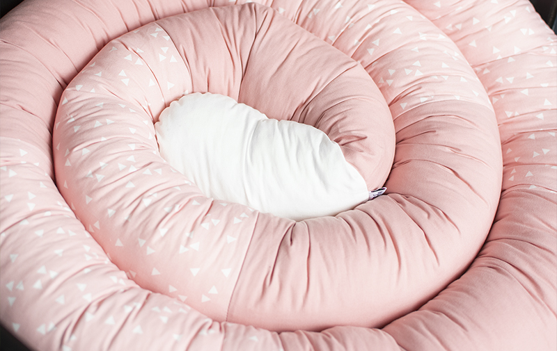 Sovorm, sovdjur som används som spjälsängsskydd och en mysig sovkompis