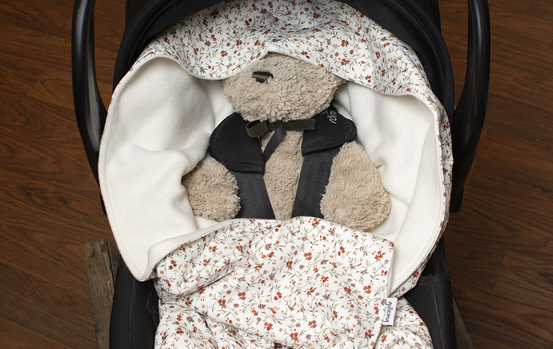 Babywrap, filt till babyskydd, barnvagn och bilbarnstol med ekologisk bomullsfleece