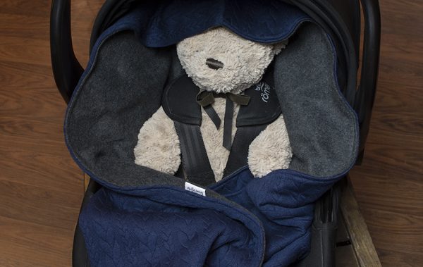Babywrap, filt till babyskydd, barnvagn och bilbarnstol med ekologisk bomullsfleece