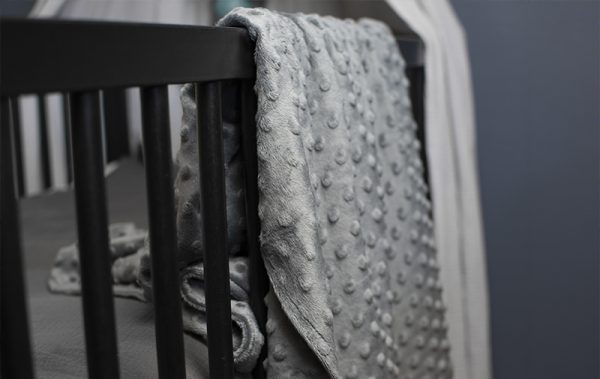 Supermjuk minkyfilt att mysa med i alla årstider. Oeko-tex certifierad – Fri från skadliga ämnen för dig och ditt barn.